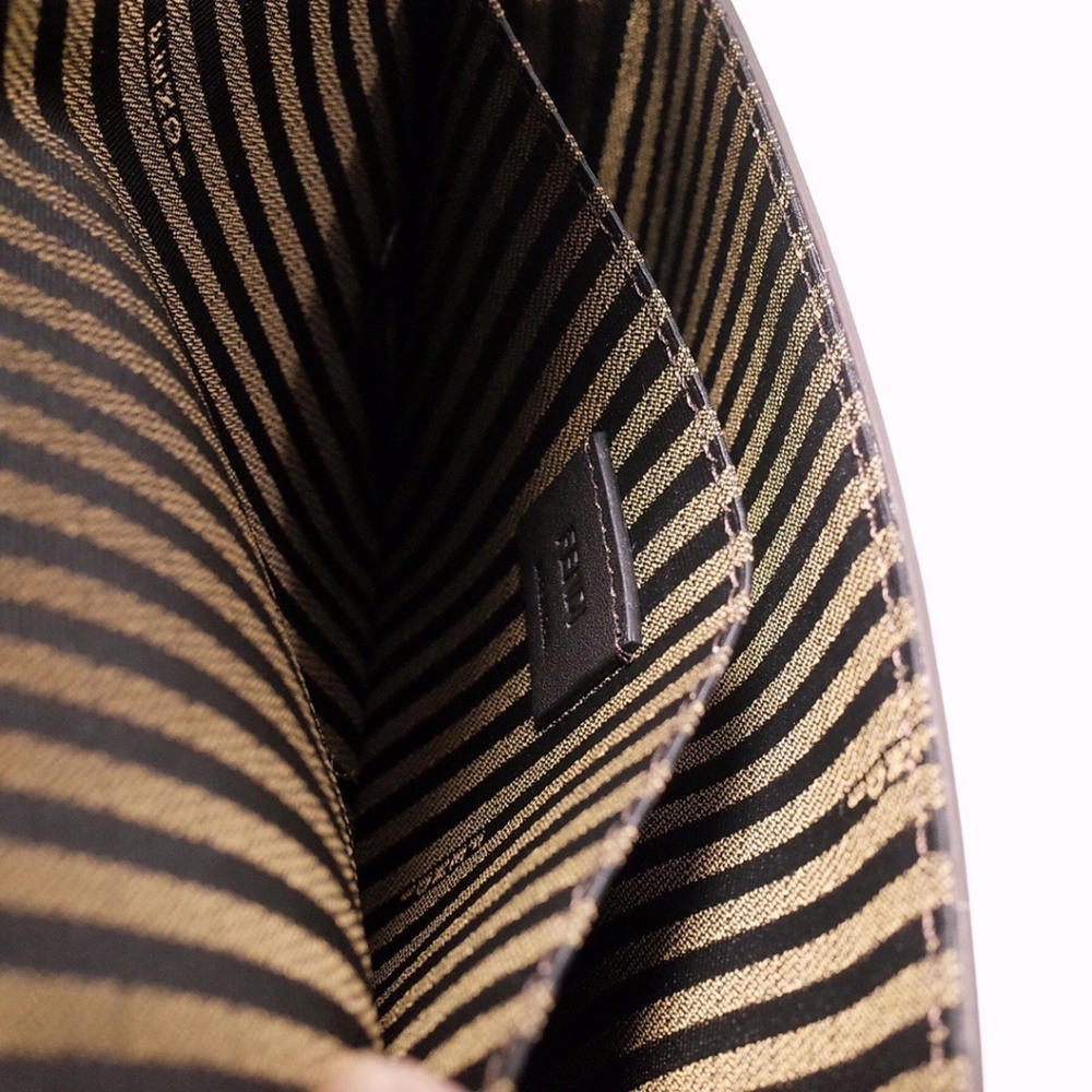 Fendi Medium Leather Shoulder Bag White - Picture 5 of 6